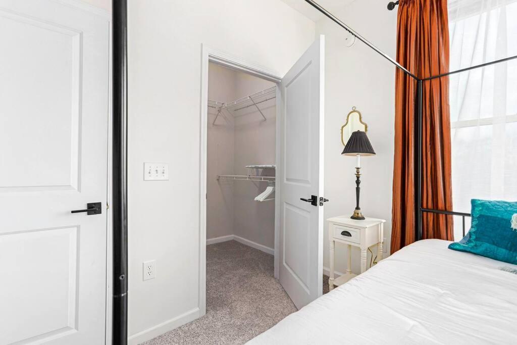 Entire Condo - Urban Safari In The Heart Of Atl Атланта Екстериор снимка