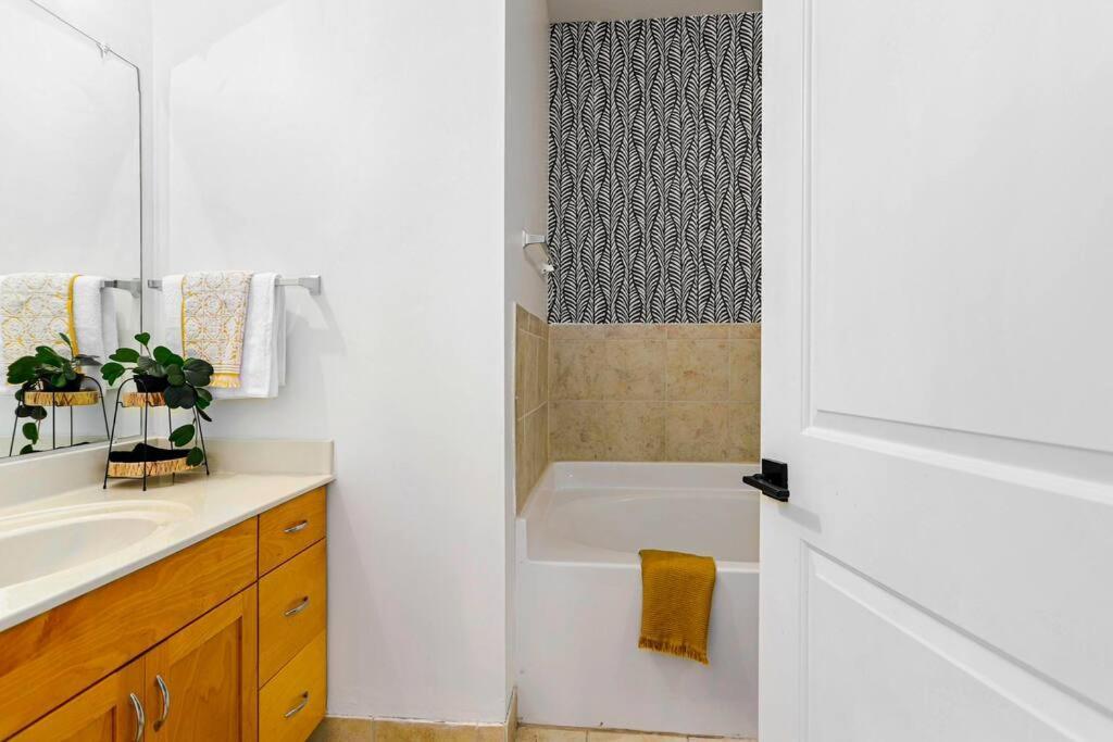 Entire Condo - Urban Safari In The Heart Of Atl Атланта Екстериор снимка